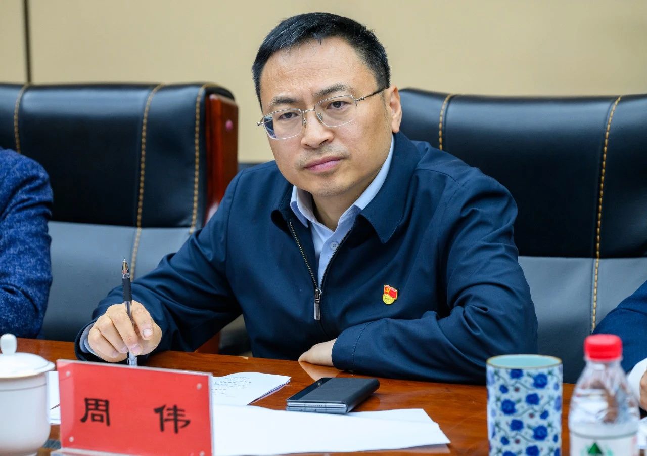 北京邮电大学世纪学院院长助理周伟主持